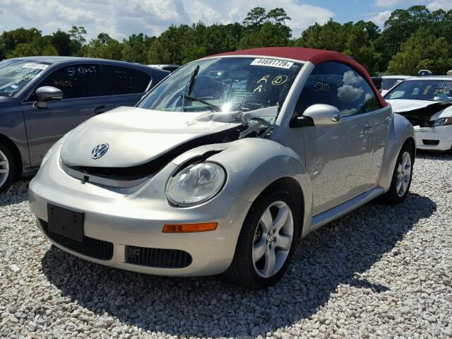 3VWSF31Y49M411857 - 2009 VOLKSWAGEN NEW BEETLE Gümüş foto 2