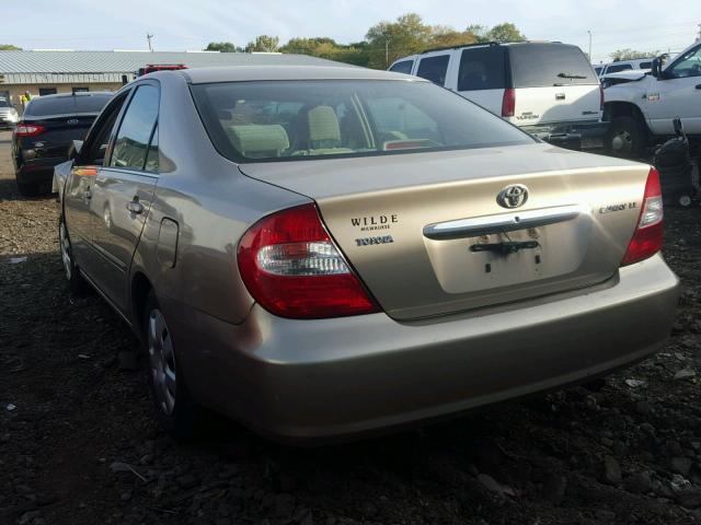4T1BE32K72U517880 - 2002 TOYOTA CAMRY LE GOLD photo 3