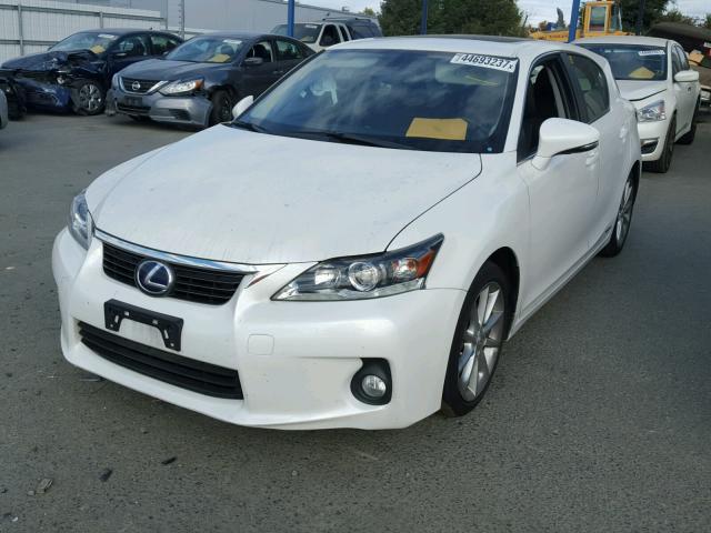 JTHKD5BHXD2142958 - 2013 LEXUS CT 200 WHITE photo 2