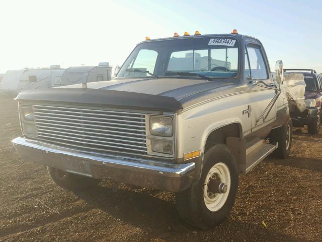 1GCHK34W0DJ150204 - 1983 CHEVROLET K30 TWO TONE photo 2