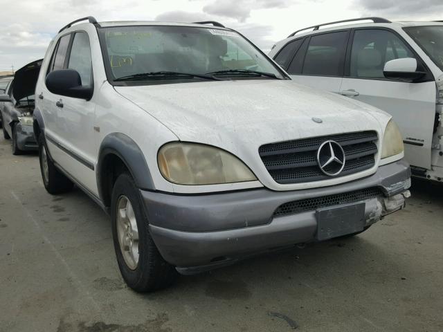 4JGAB54EXXA095832 - 1999 MERCEDES-BENZ ML 320 WHITE photo 1