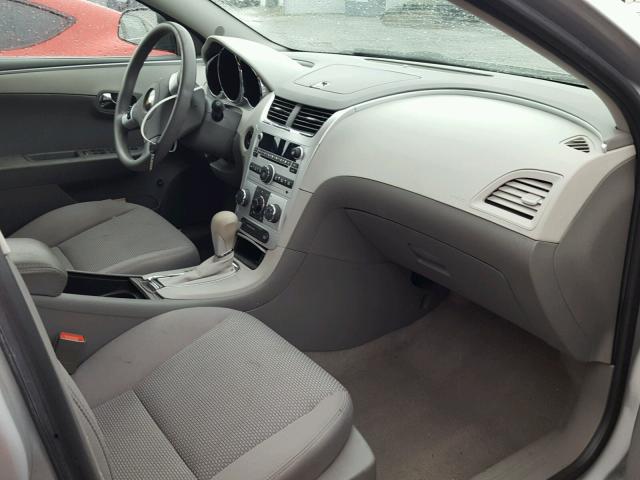 1G1ZB5E18BF304458 - 2011 CHEVROLET MALIBU LS Gümüş foto 5