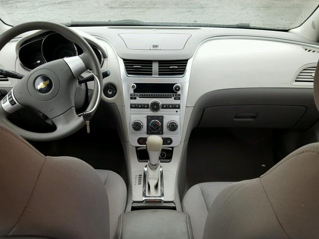 1G1ZB5E18BF304458 - 2011 CHEVROLET MALIBU LS Gümüş foto 9