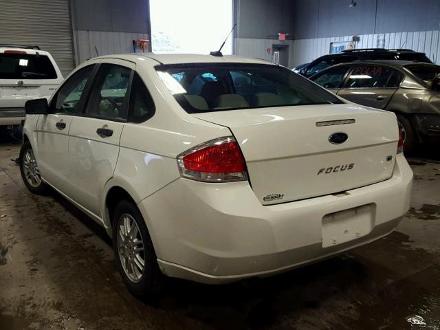 1FAHP3FN1BW135190 - 2011 FORD FOCUS WHITE photo 3