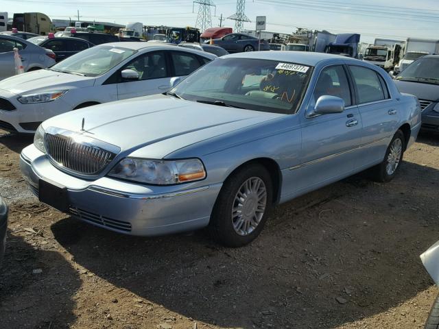 2LNHM82VX9X635932 - 2009 LINCOLN TOWN CAR BLUE photo 2