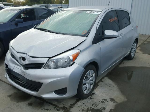 VNKKTUD3XEA011897 - 2014 TOYOTA YARIS GRAY photo 2