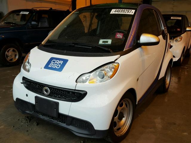 WMEEJ3BA8EK782636 - 2014 SMART FORTWO PUR TWO TONE photo 2