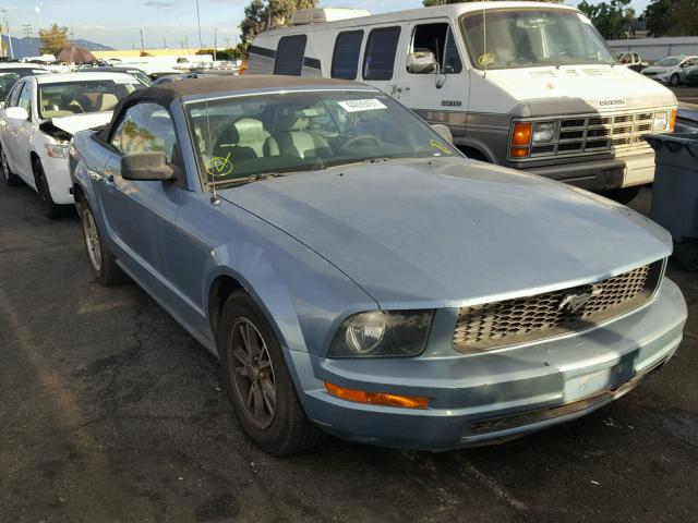 1ZVFT84N255175041 - 2005 FORD MUSTANG BLUE photo 1