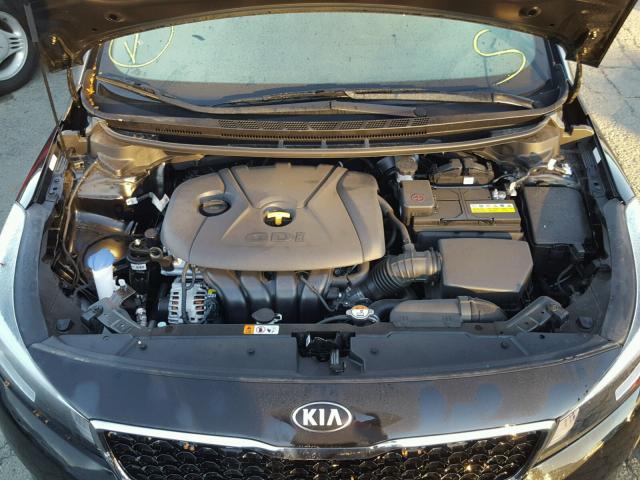 3KPFN4A88HE091352 - 2017 KIA FORTE EX BLACK photo 7