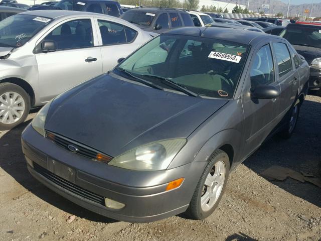 1FAFP38303W131345 - 2003 FORD FOCUS GRAY photo 2