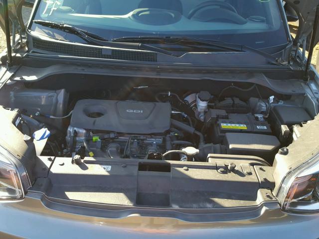 KNDJN2A26H7423248 - 2017 KIA SOUL GRAY photo 7