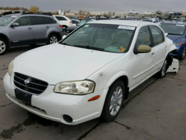 JN1CA31D11T805747 - 2001 NISSAN MAXIMA WHITE photo 2