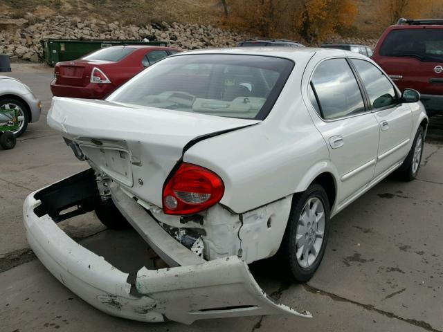 JN1CA31D11T805747 - 2001 NISSAN MAXIMA WHITE photo 4