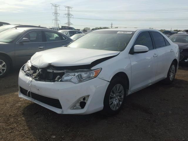 4T4BF1FK4CR270000 - 2012 TOYOTA CAMRY BASE WHITE photo 2