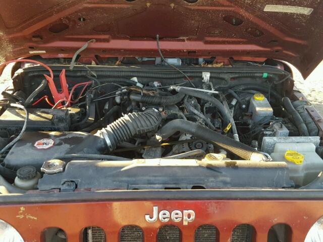 1J4GA39108L642697 - 2008 JEEP WRANGLER U RED photo 7