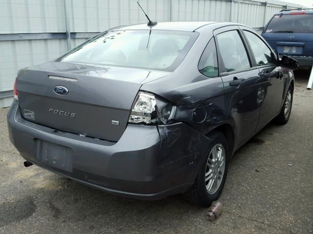 1FAHP3FN7AW253744 - 2010 FORD FOCUS GRAY photo 4