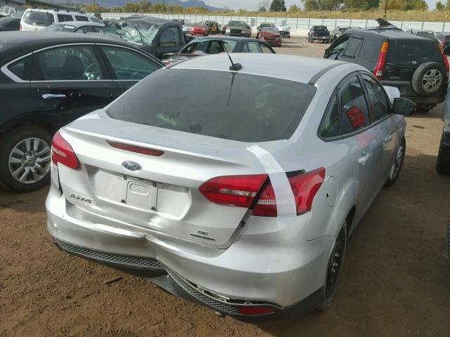 1FADP3F26FL328933 - 2015 FORD FOCUS SE SILVER photo 4