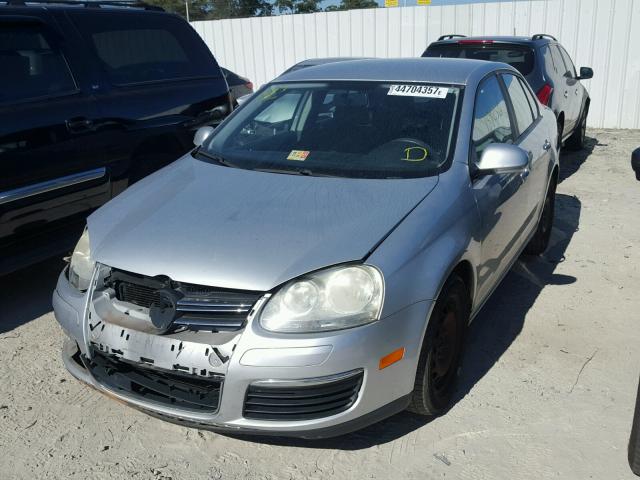 3VWJM71K88M135184 - 2008 VOLKSWAGEN JETTA SILVER photo 2