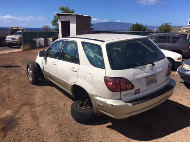 JT6HF10UXX0037617 - 1999 LEXUS RX WHITE photo 3