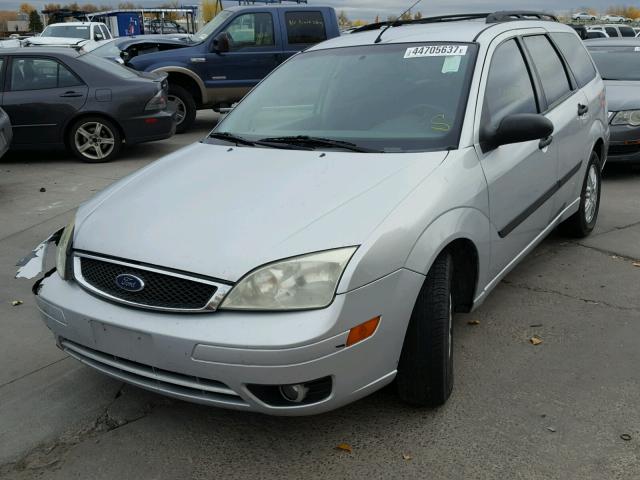 1FAFP36N85W274325 - 2005 FORD FOCUS ZXW SILVER photo 2