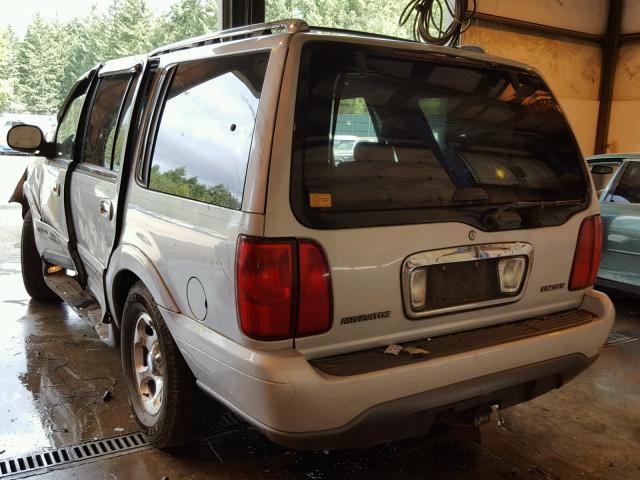5LMPU28L3WLJ17939 - 1998 LINCOLN NAVIGATOR Gümüş fotoğraf 3