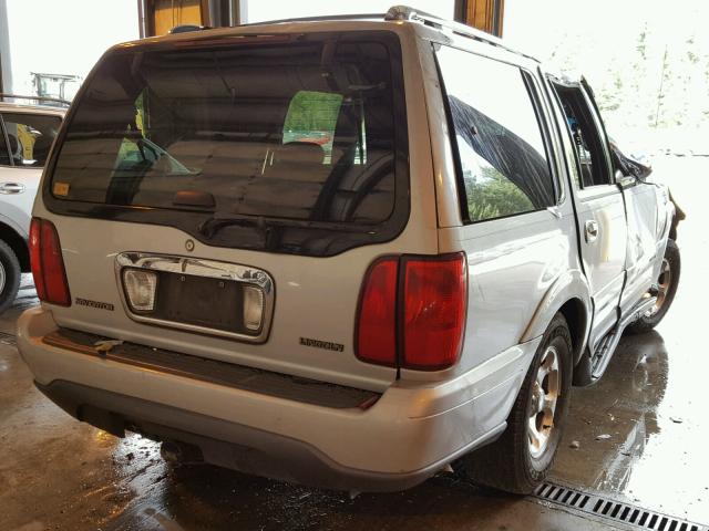 5LMPU28L3WLJ17939 - 1998 LINCOLN NAVIGATOR Gümüş fotoğraf 4