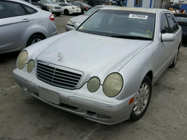 WDBJF65J1YB017752 - 2000 MERCEDES-BENZ E 320 SILVER photo 2