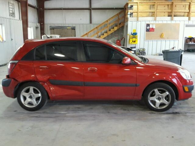 KNADE163666183028 - 2006 KIA RIO 5 RED photo 10