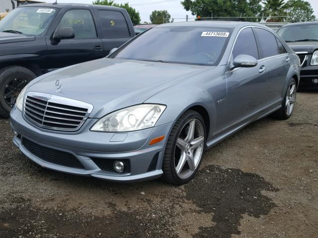 WDDNG77X48A143168 - 2008 MERCEDES-BENZ S 63 AMG SILVER photo 2