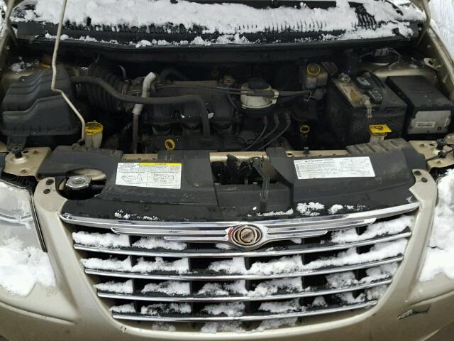 2A4GP54L57R274753 - 2007 CHRYSLER TOWN & COU GOLD photo 7