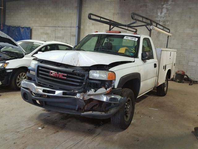 1GDHC24U14E364533 - 2004 GMC SIERRA C25 WHITE photo 2