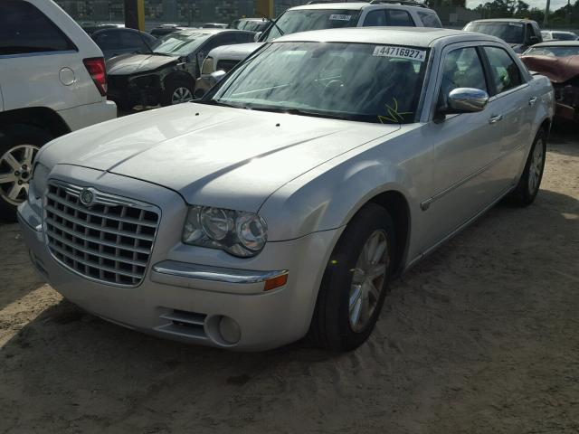 2C3KA63HX7H684706 - 2007 CHRYSLER 300C SILVER photo 2