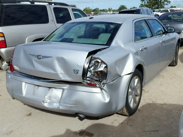 2C3KA63HX7H684706 - 2007 CHRYSLER 300C SILVER photo 4