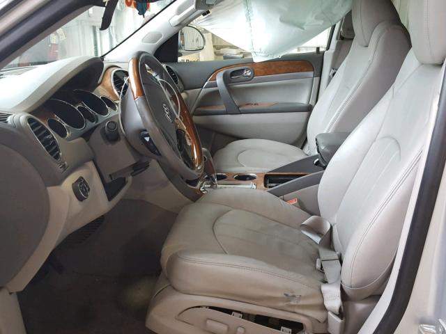 5GAKRCED9CJ107141 - 2012 BUICK ENCLAVE SILVER photo 5