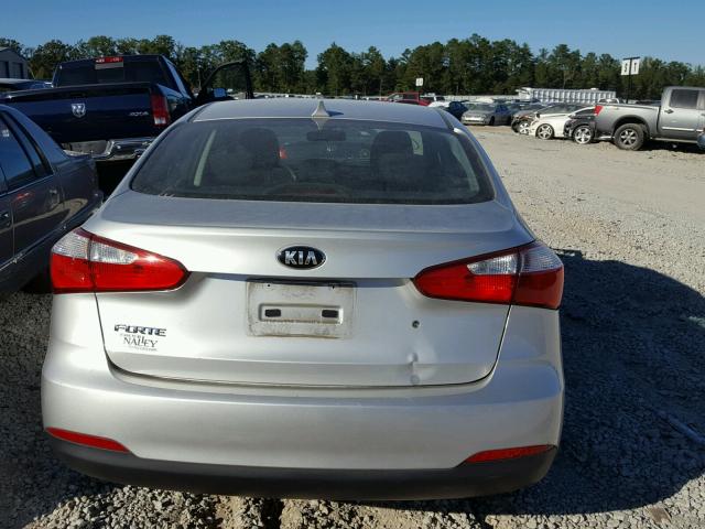 KNAFK4A69E5251363 - 2014 KIA FORTE LX SILVER photo 9