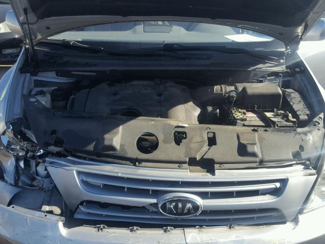 KNDMB233896275073 - 2009 KIA SEDONA SILVER photo 7