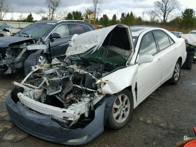 JTDBE32K040251522 - 2004 TOYOTA CAMRY WHITE photo 2