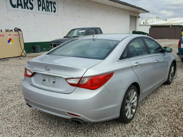 5NPEC4AC9BH264529 - 2011 HYUNDAI SONATA SE SILVER photo 4