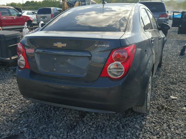 1G1JA5SHXD4165403 - 2013 CHEVROLET SONIC LS GRAY photo 4