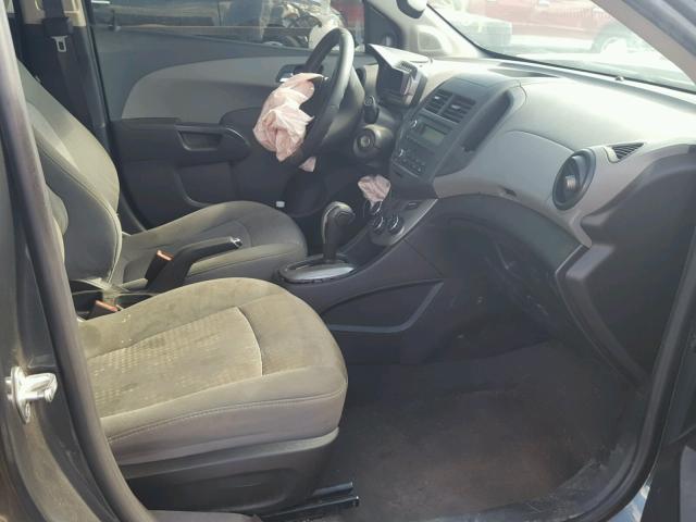 1G1JA5SHXD4165403 - 2013 CHEVROLET SONIC LS GRAY photo 5