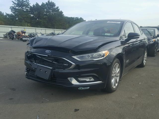 3FA6P0PU4HR136339 - 2017 FORD FUSION SE BLACK photo 2