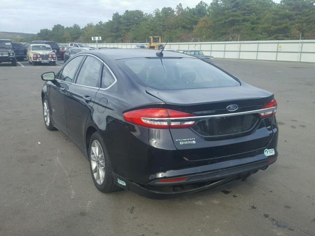 3FA6P0PU4HR136339 - 2017 FORD FUSION SE BLACK photo 3