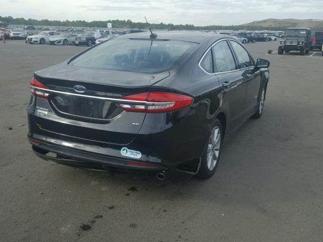 3FA6P0PU4HR136339 - 2017 FORD FUSION SE BLACK photo 4