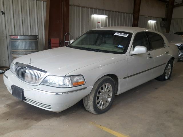 1LNHM81V06Y646905 - 2006 LINCOLN TOWN CAR S WHITE photo 2