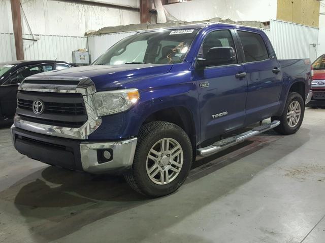 5TFDW5F17FX442528 - 2015 TOYOTA TUNDRA CRE BLUE photo 2