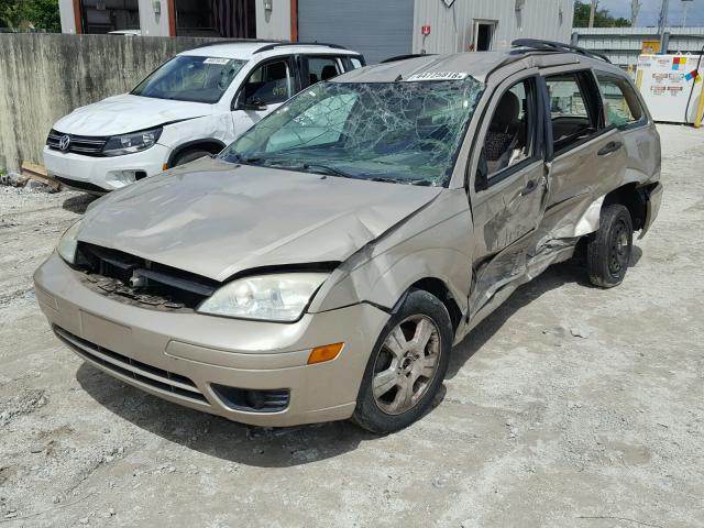 1FAHP36N37W164195 - 2007 FORD FOCUS ZXW GOLD photo 2