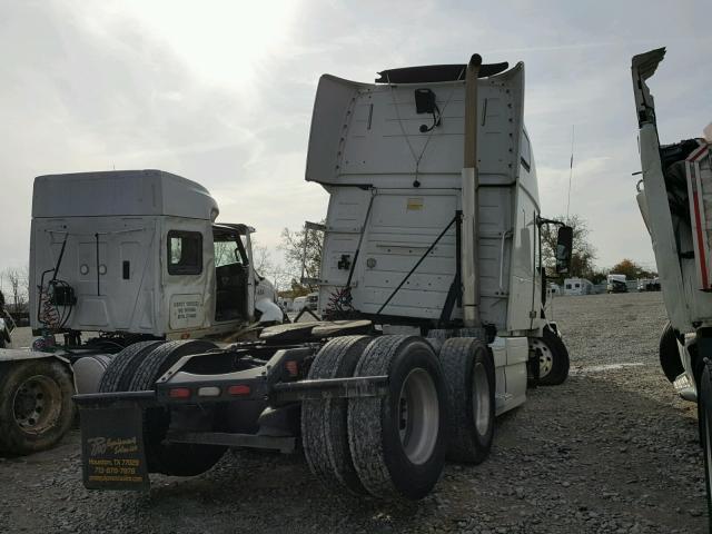 4V4NC9TGXAN275538 - 2010 VOLVO VN WHITE photo 4