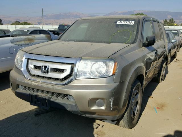 5FNYF3H27BB053064 - 2011 HONDA PILOT LX SILVER photo 2