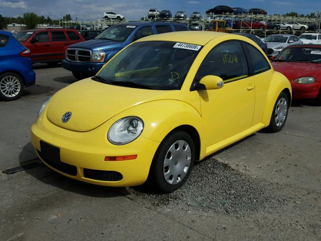 3VWPG3AGXAM011929 - 2010 VOLKSWAGEN NEW BEETLE 黄色 照片 2