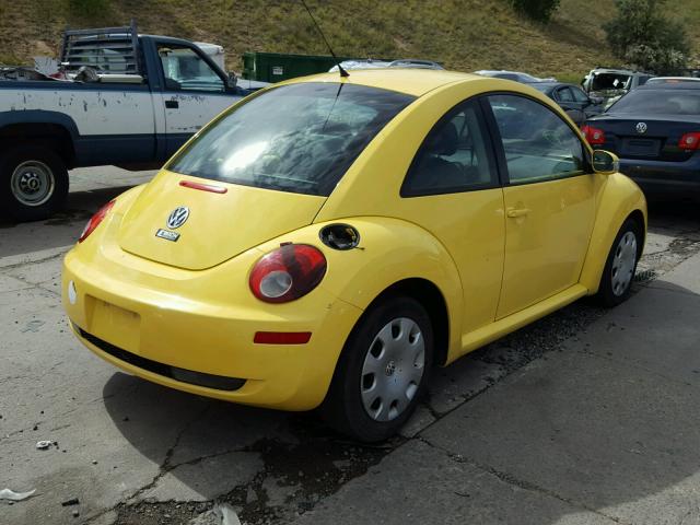 3VWPG3AGXAM011929 - 2010 VOLKSWAGEN NEW BEETLE 黄色 照片 4